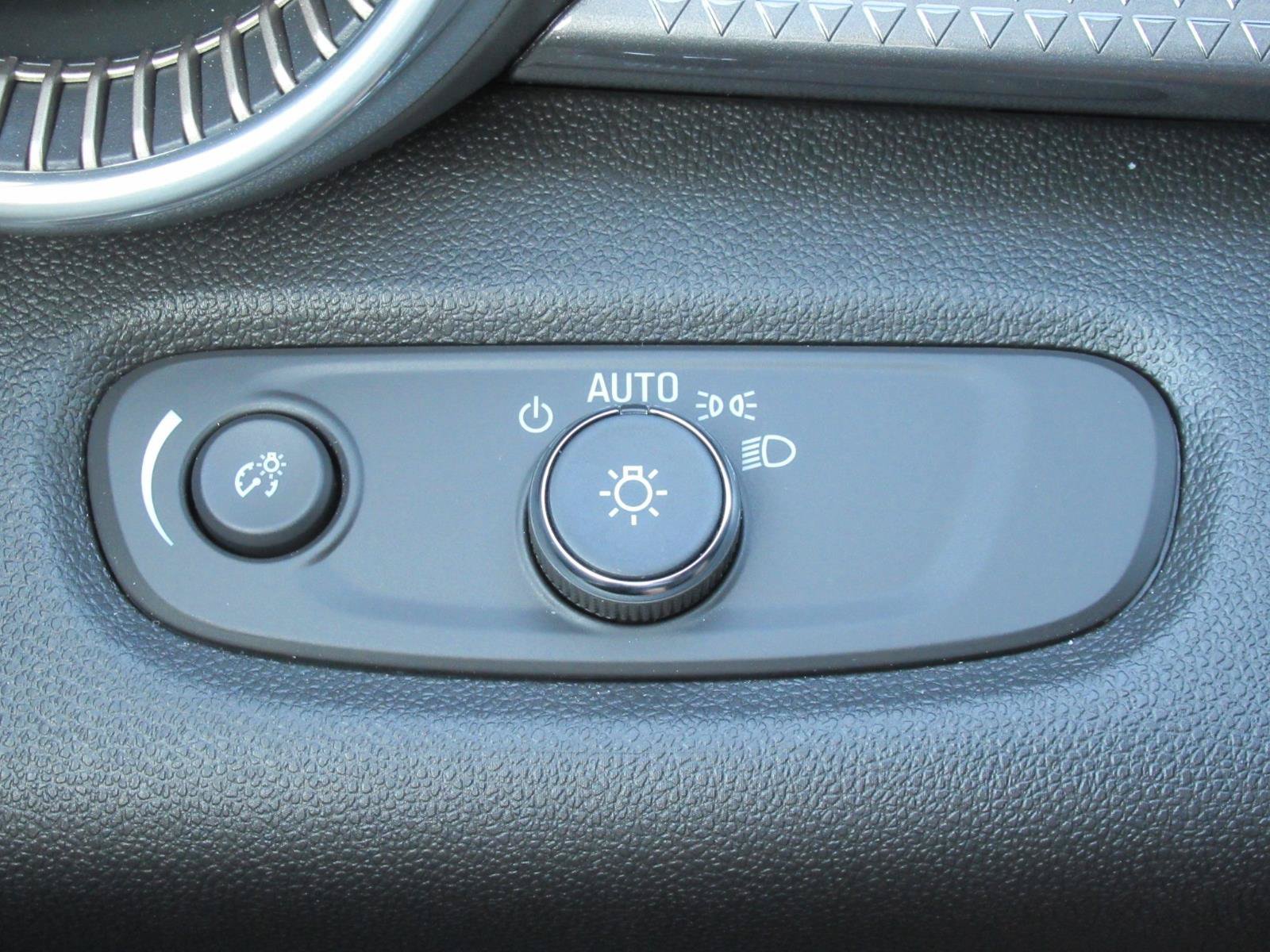 Used 2025 Chevrolet Trax ACTIV w/ Sunroof Package FWD image 22