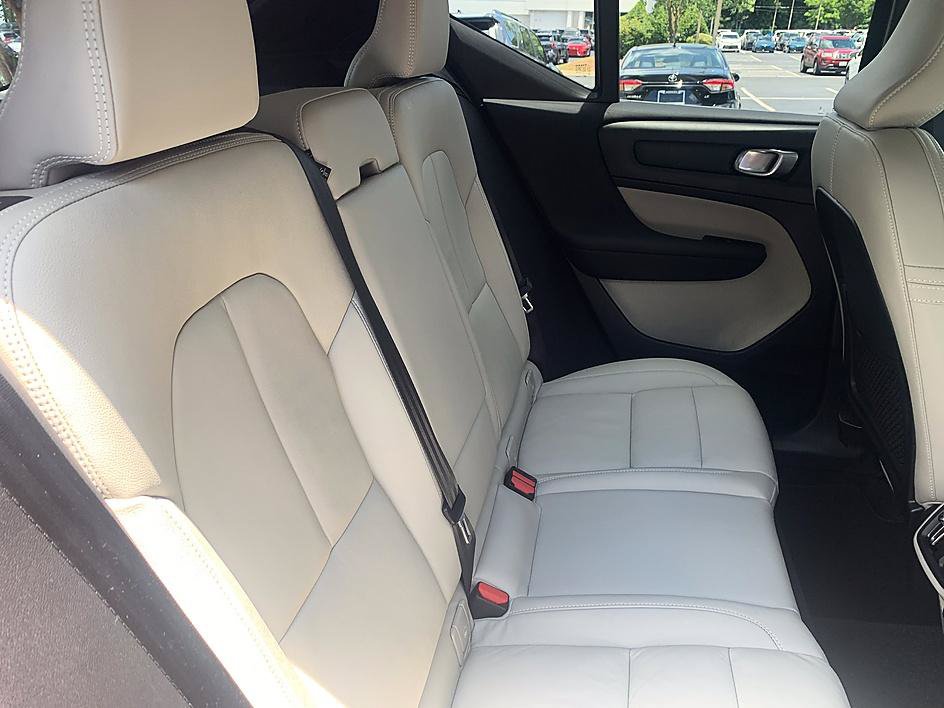 Used 2022 Volvo XC40 T5 Momentum AWD/4WD image 21