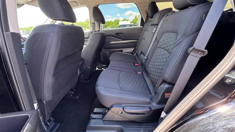 Used 2024 Nissan Pathfinder SV AWD/4WD image 37
