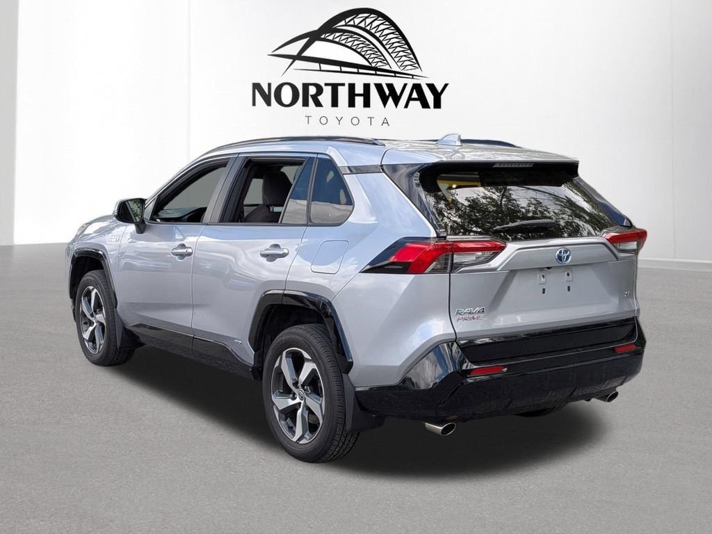 Used 2023 Toyota RAV4 SE w/ Weather & Moonroof Package AWD/4WD image 4