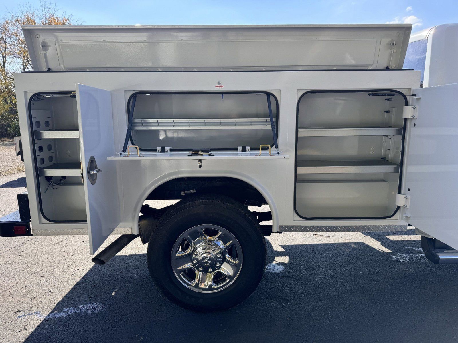 New 2024 RAM 3500 Tradesman w/ Chrome Appearance Group AWD/4WD image 13