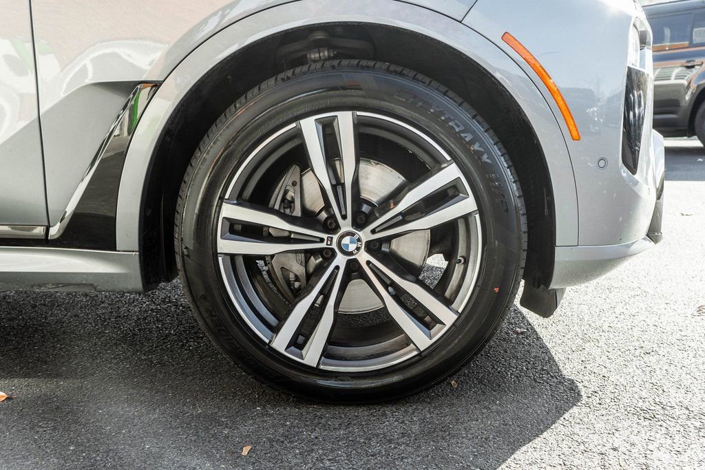 Used 2024 BMW X7 xDrive40i w/ M Sport Package image 4