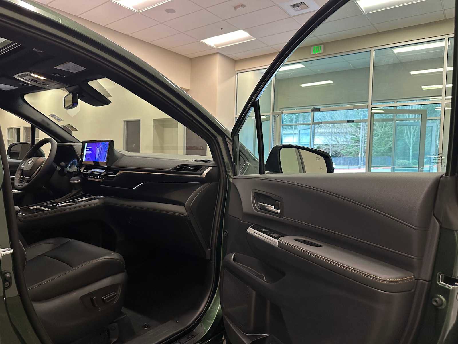 Certified 2026 Toyota Sienna XLE Woodland Edition image 28