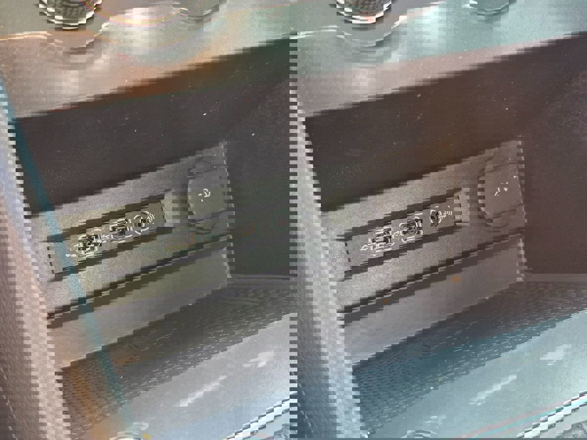 Used 2020 Volkswagen Tiguan SE w/ Panoramic Sunroof Package image 32