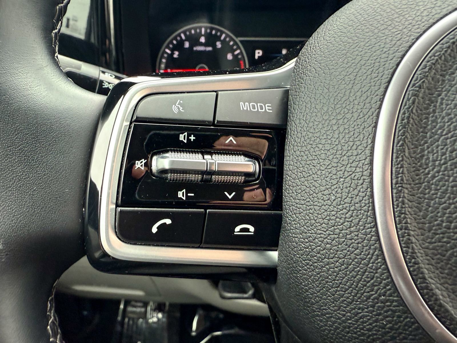 Used 2023 Kia Sorento S image 39