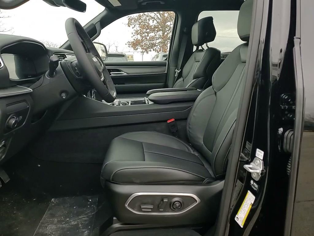 New 2026 Jeep Grand Wagoneer 4WD image 22