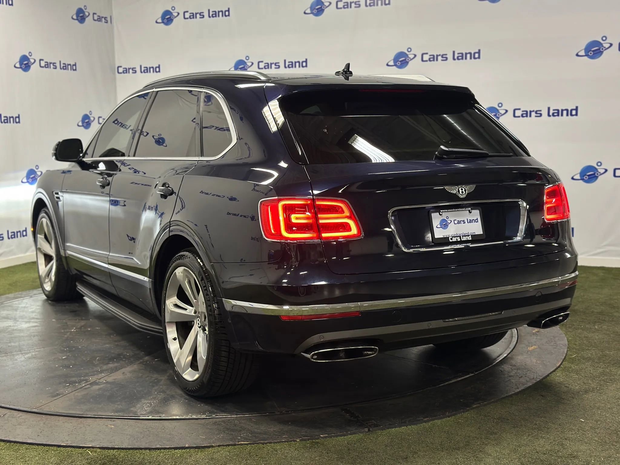Used 2017 Bentley Bentayga image 5