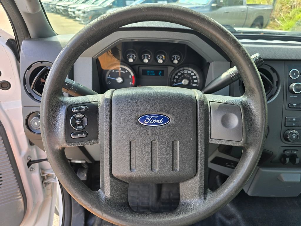 Used 2016 Ford F550 2WD Regular Cab Super Duty image 6