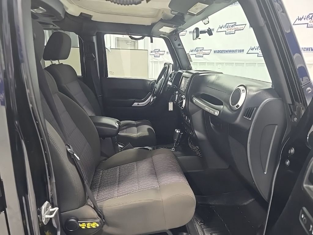 Used 2012 Jeep Wrangler Unlimited Sahara w/ Dual Top Group image 28