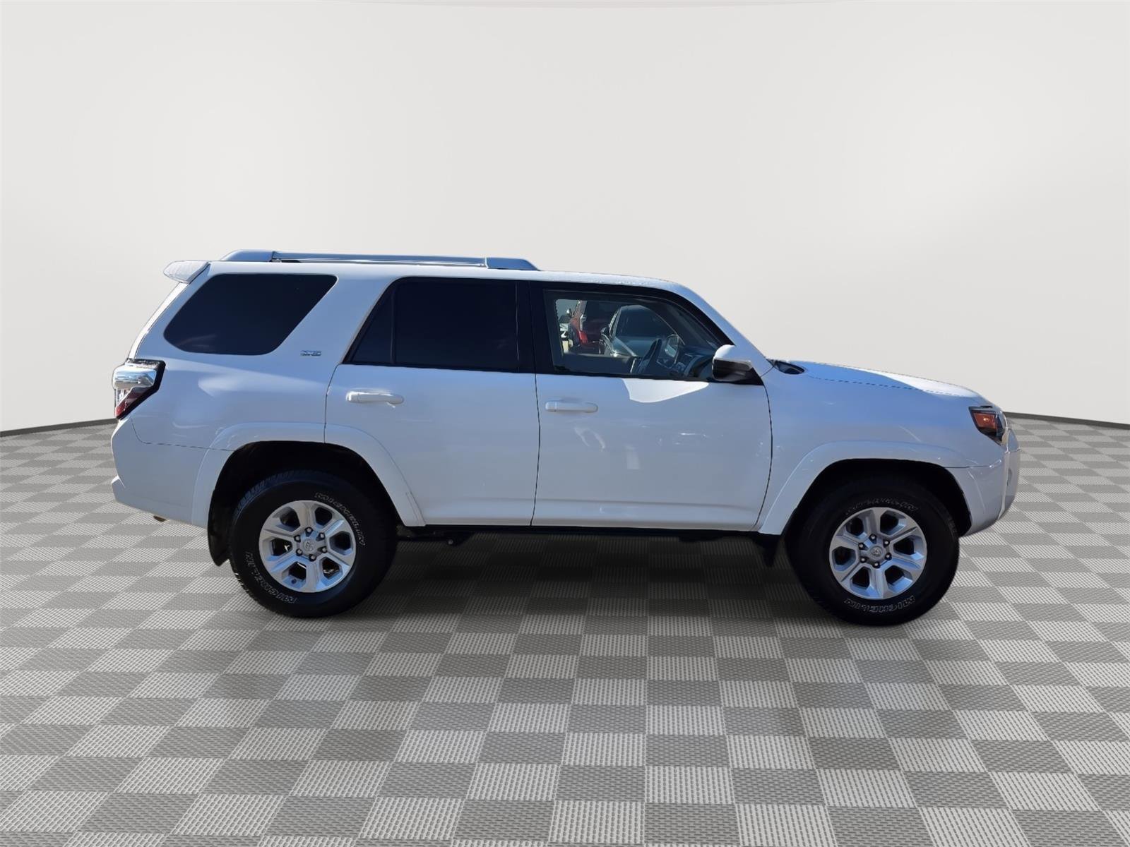 Used 2016 Toyota 4Runner SR5 image 4