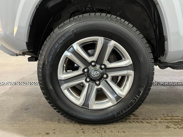 Used 2019 Toyota Tacoma Limited image 23