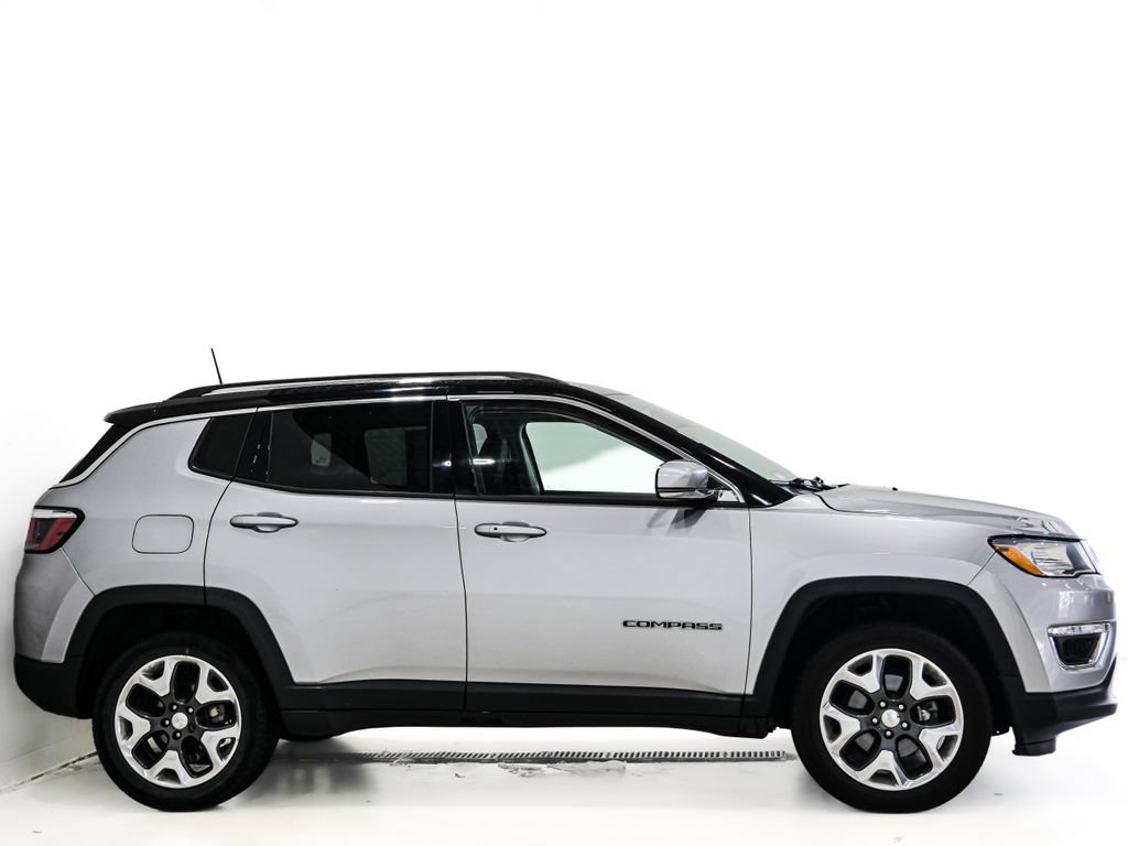 Used 2018 Jeep Compass Limited w/ Navigation Group AWD/4WD image 4