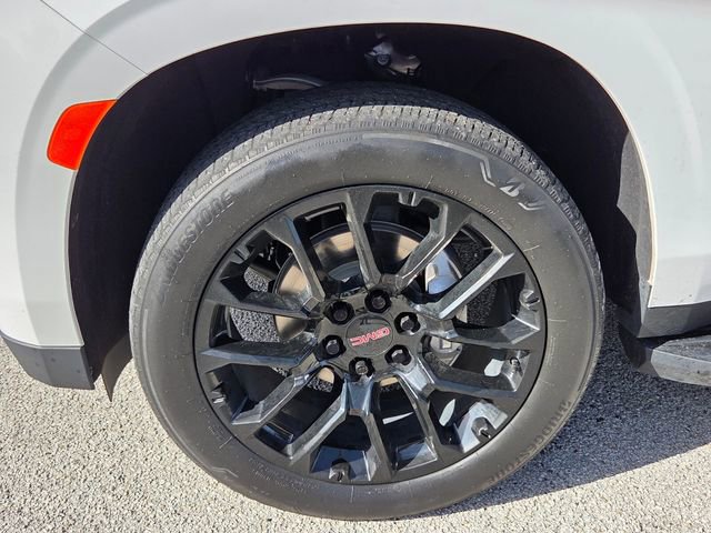 Used 2023 GMC Yukon SLT w/ SLT Premium Package image 7