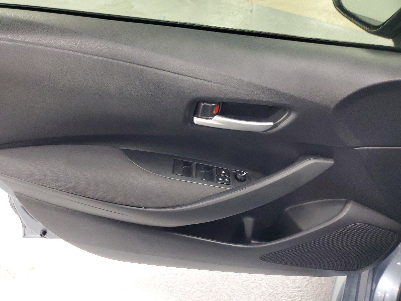 Used 2021 Toyota Corolla LE image 20