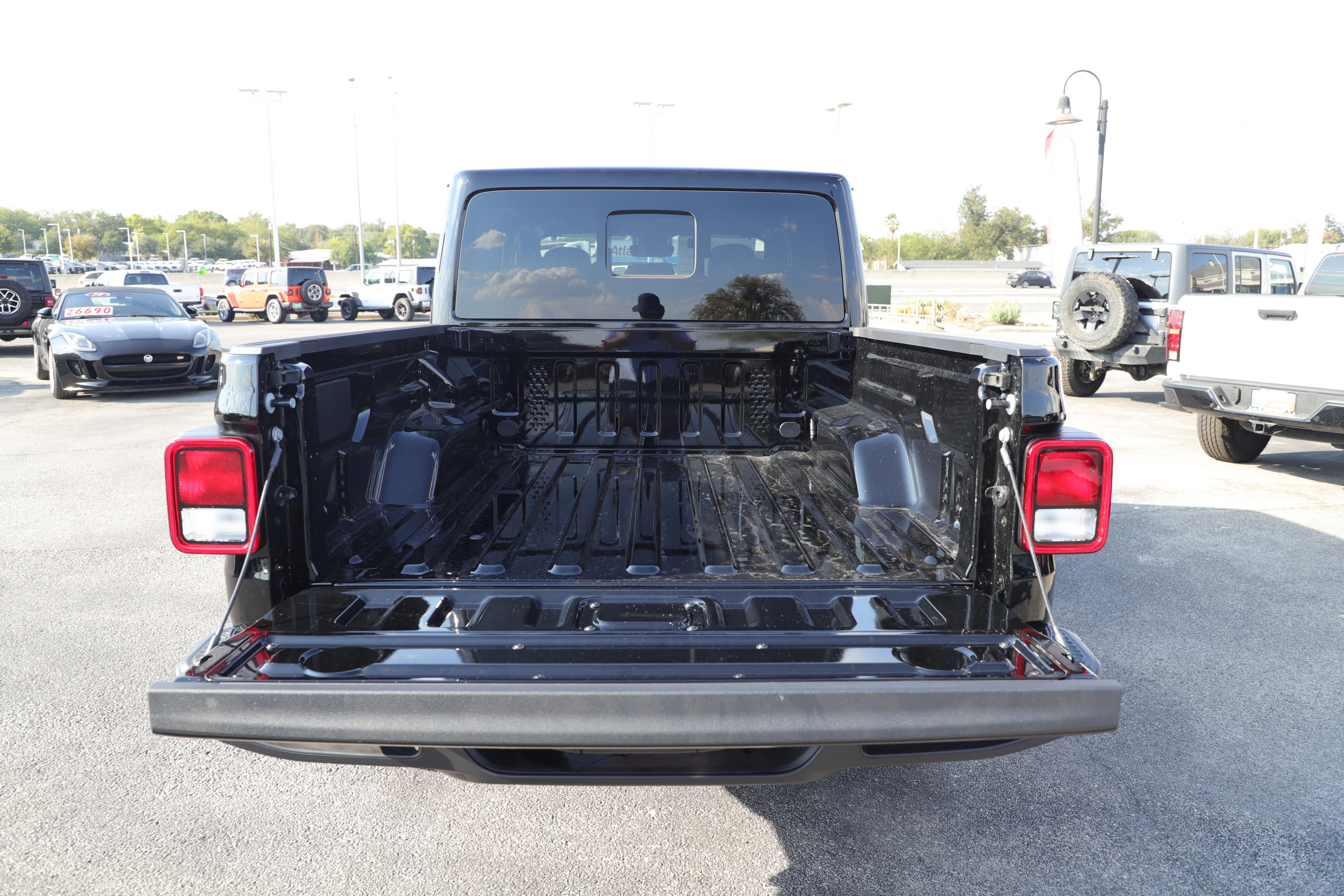 New 2025 Jeep Gladiator Sport image 9