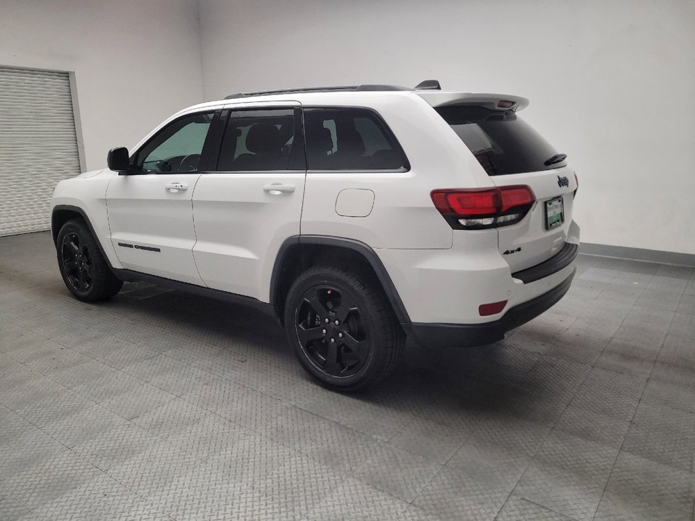 Used 2019 Jeep Grand Cherokee Laredo AWD/4WD image 3