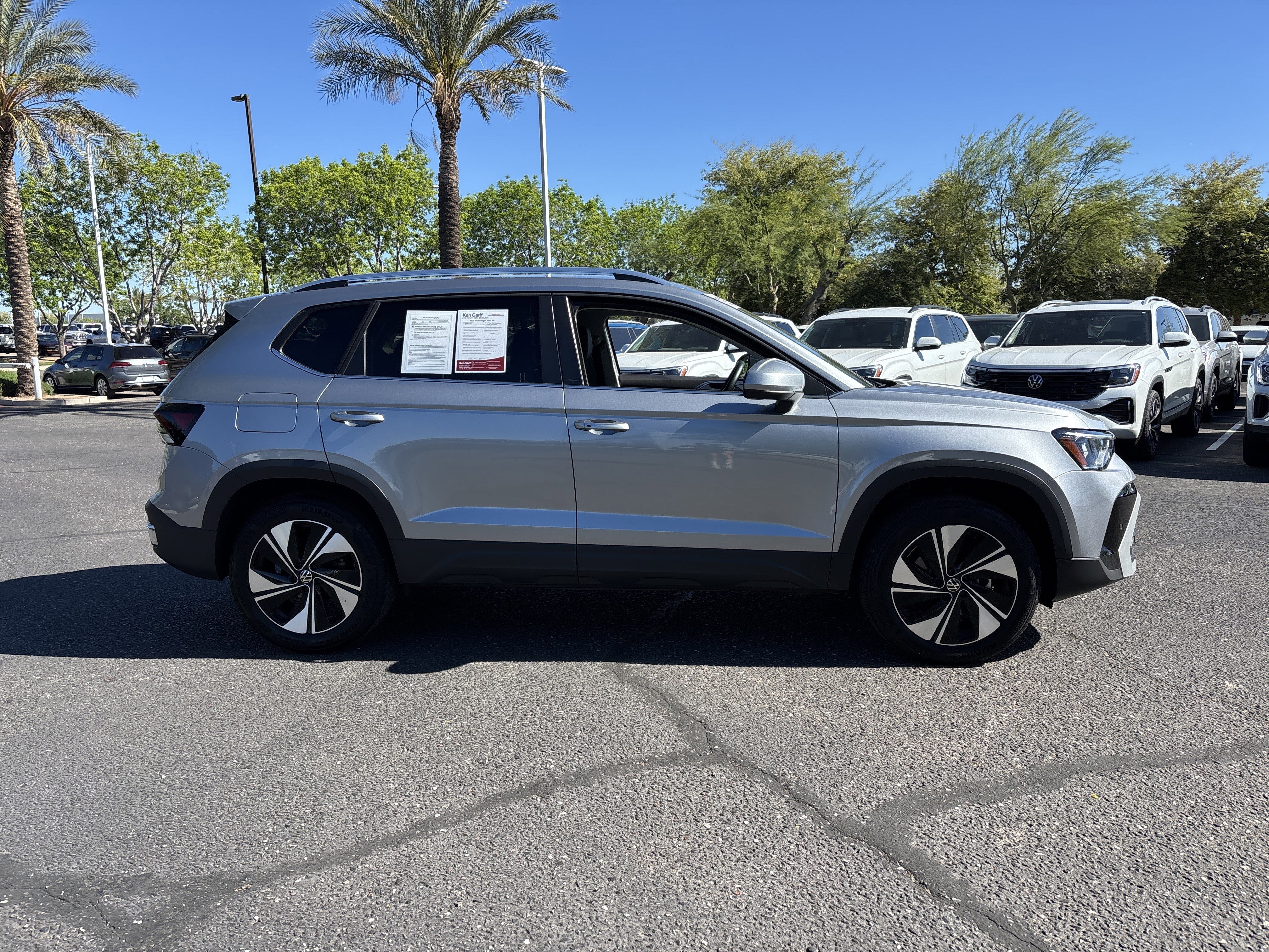 Used 2025 Volkswagen Taos SE image 5