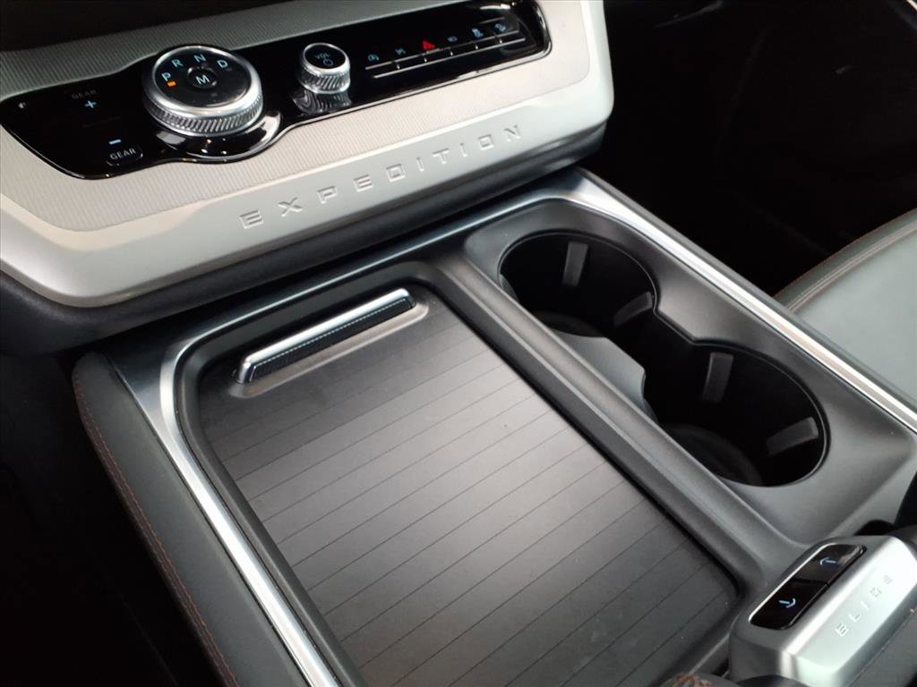 Certified 2025 Ford Expedition Active image 15
