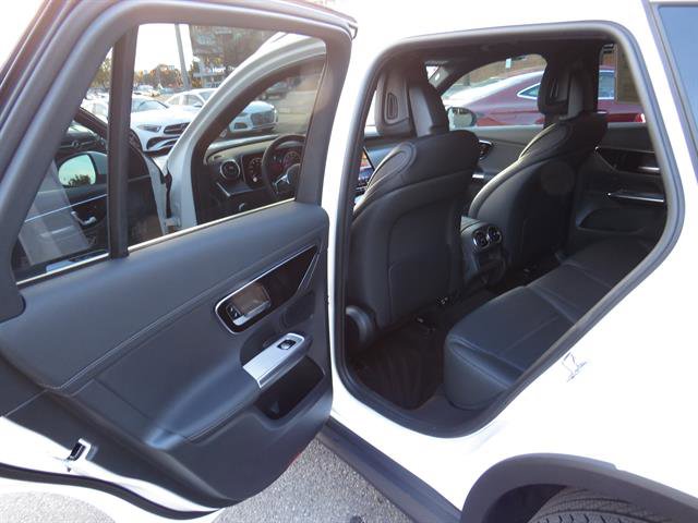 Used 2025 Mercedes-Benz GLC 300 4MATIC image 21