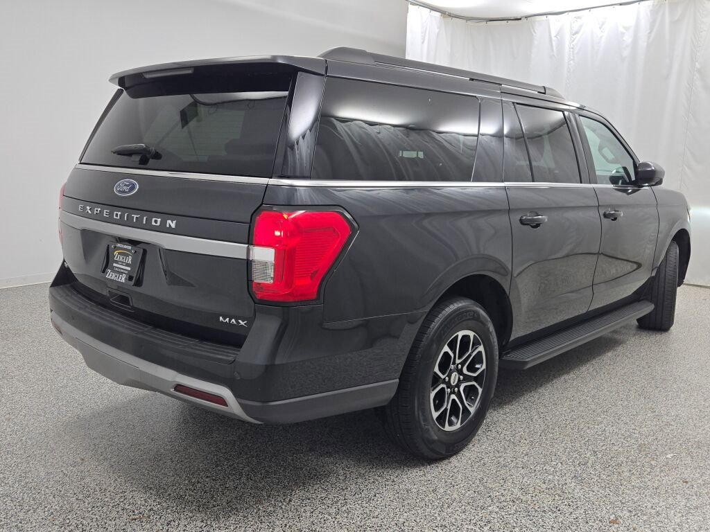 Used 2023 Ford Expedition Max XLT image 12
