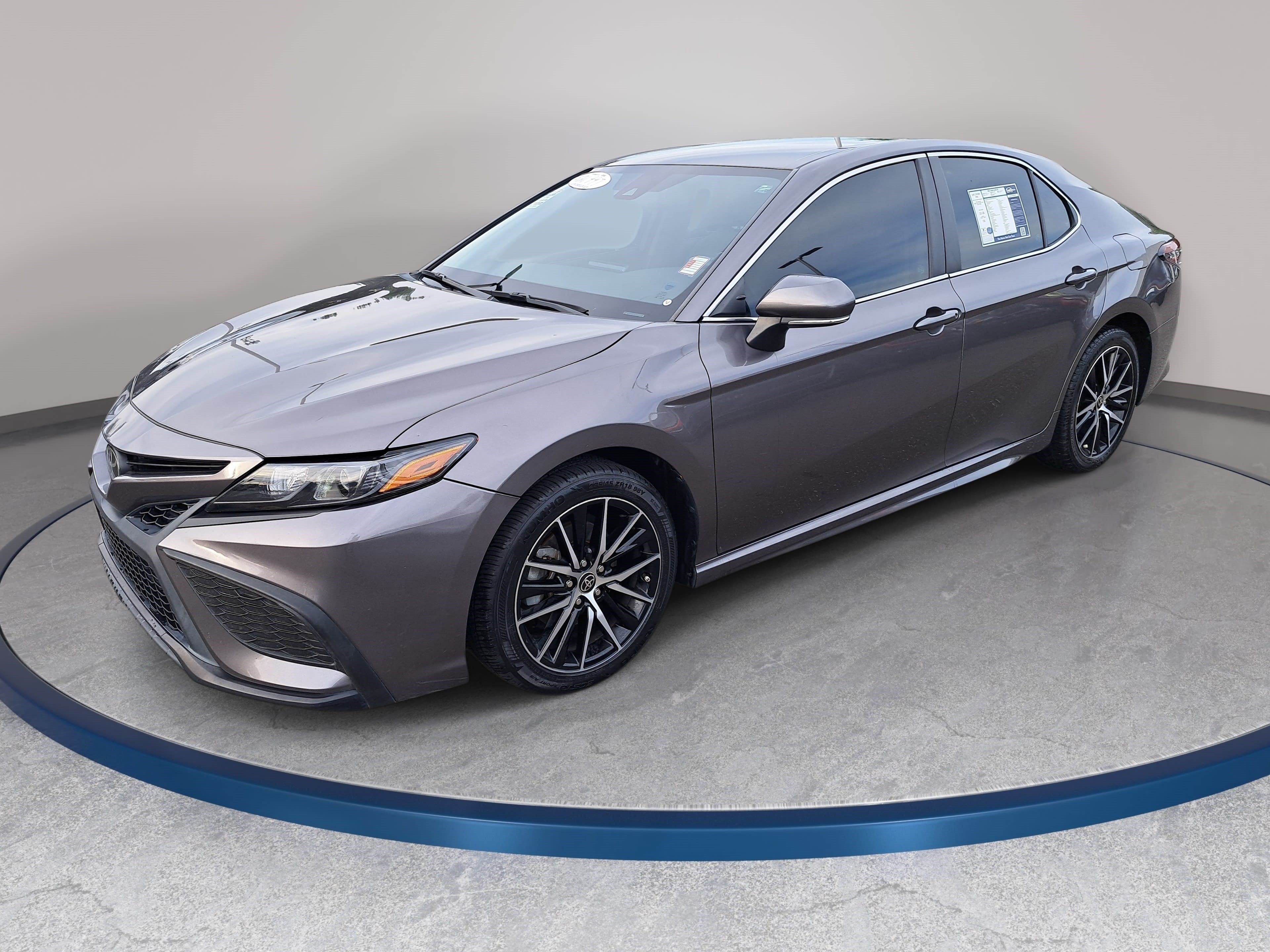 Used 2022 Toyota Camry SE FWD image 1