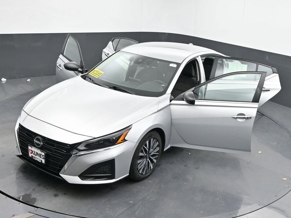 Used 2024 Nissan Altima 2.5 SV FWD image 55
