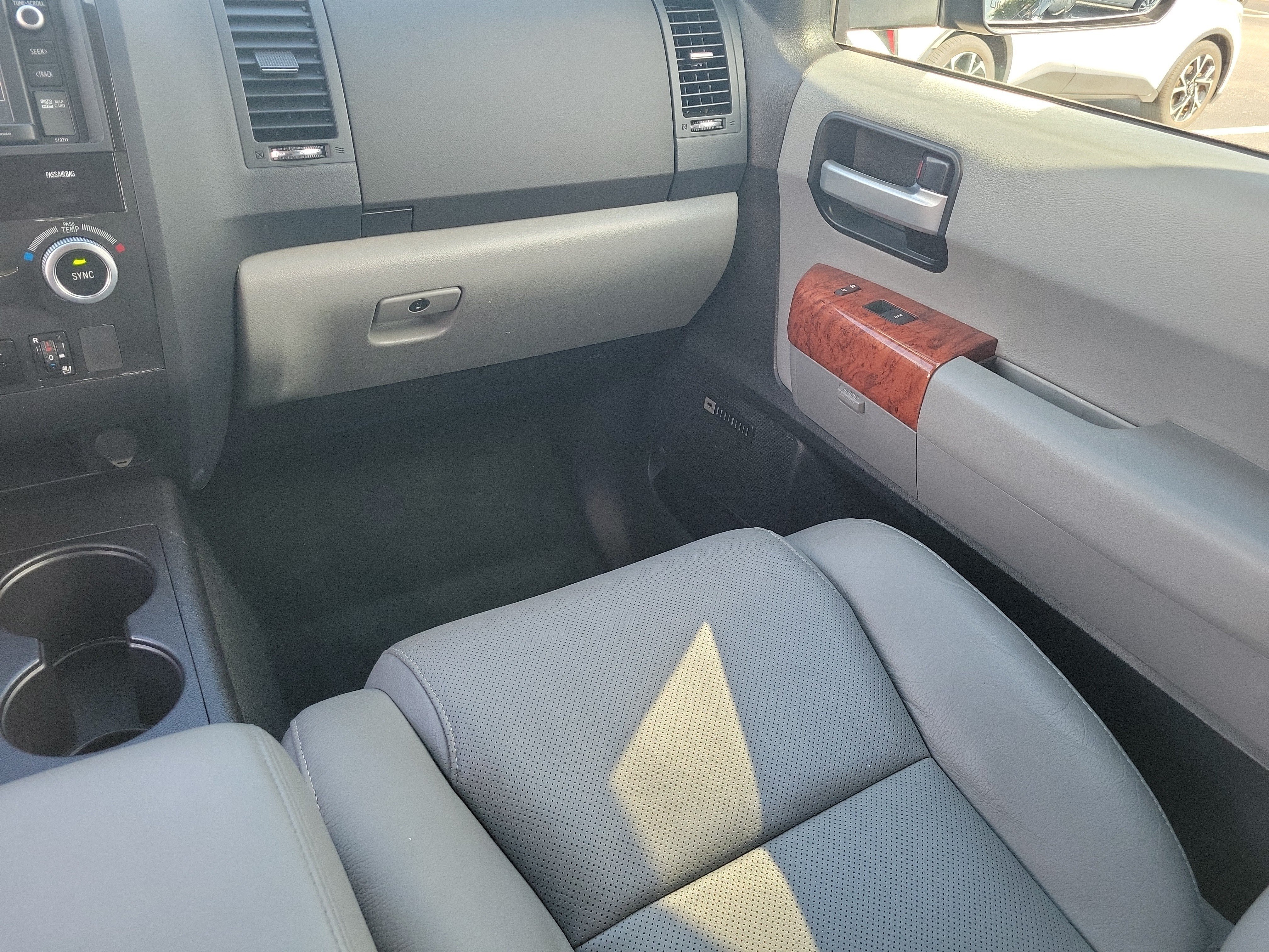 Used 2018 Toyota Sequoia Platinum AWD/4WD image 18