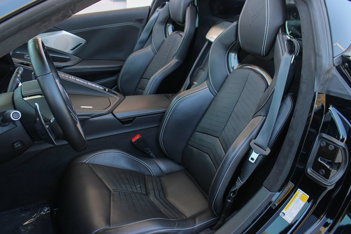 Used 2021 Chevrolet Corvette Stingray Premium Cpe w/ Z51 Performance Package RWD image 20