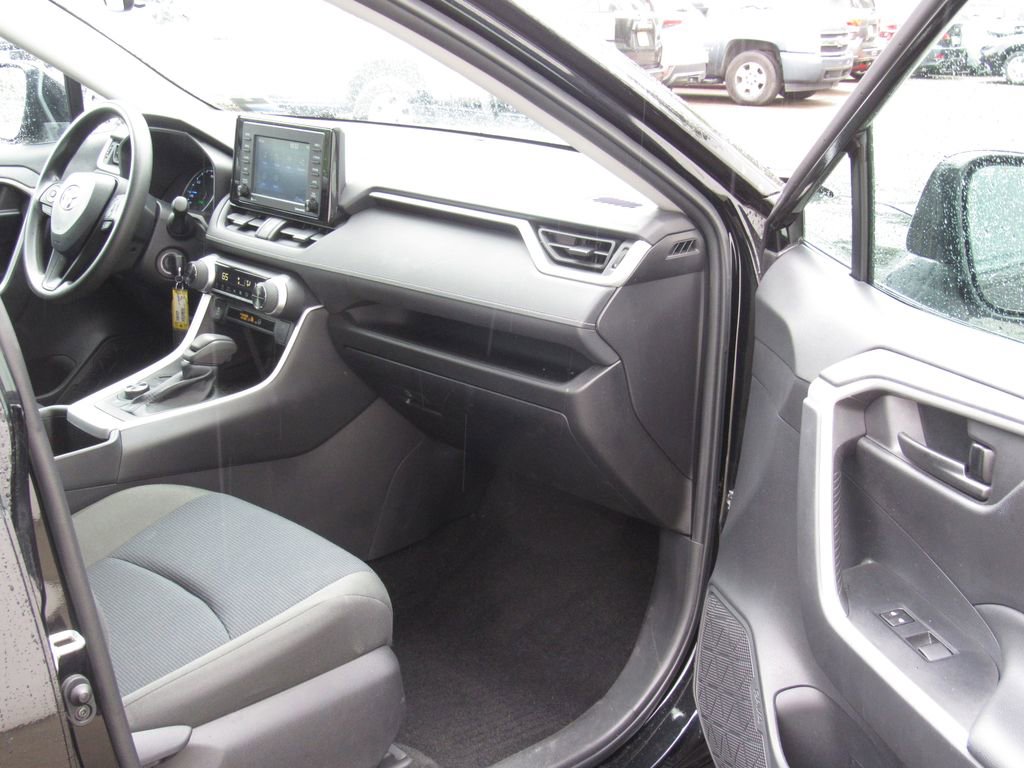 Certified 2022 Toyota RAV4 LE AWD/4WD image 17