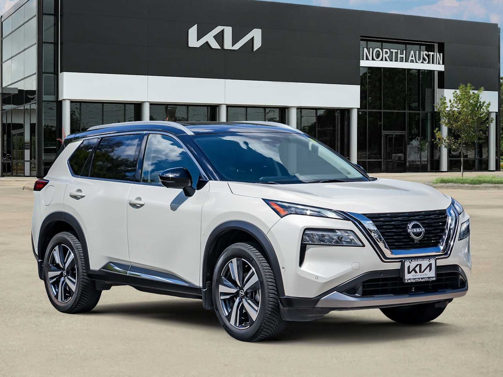 Used 2023 Nissan Rogue SL w/ SL Premium Package FWD image 7