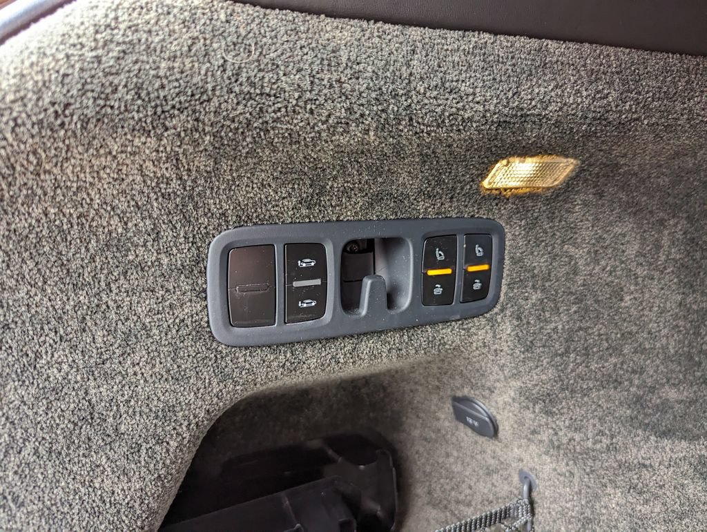 Used 2018 Bentley Bentayga AWD/4WD image 46