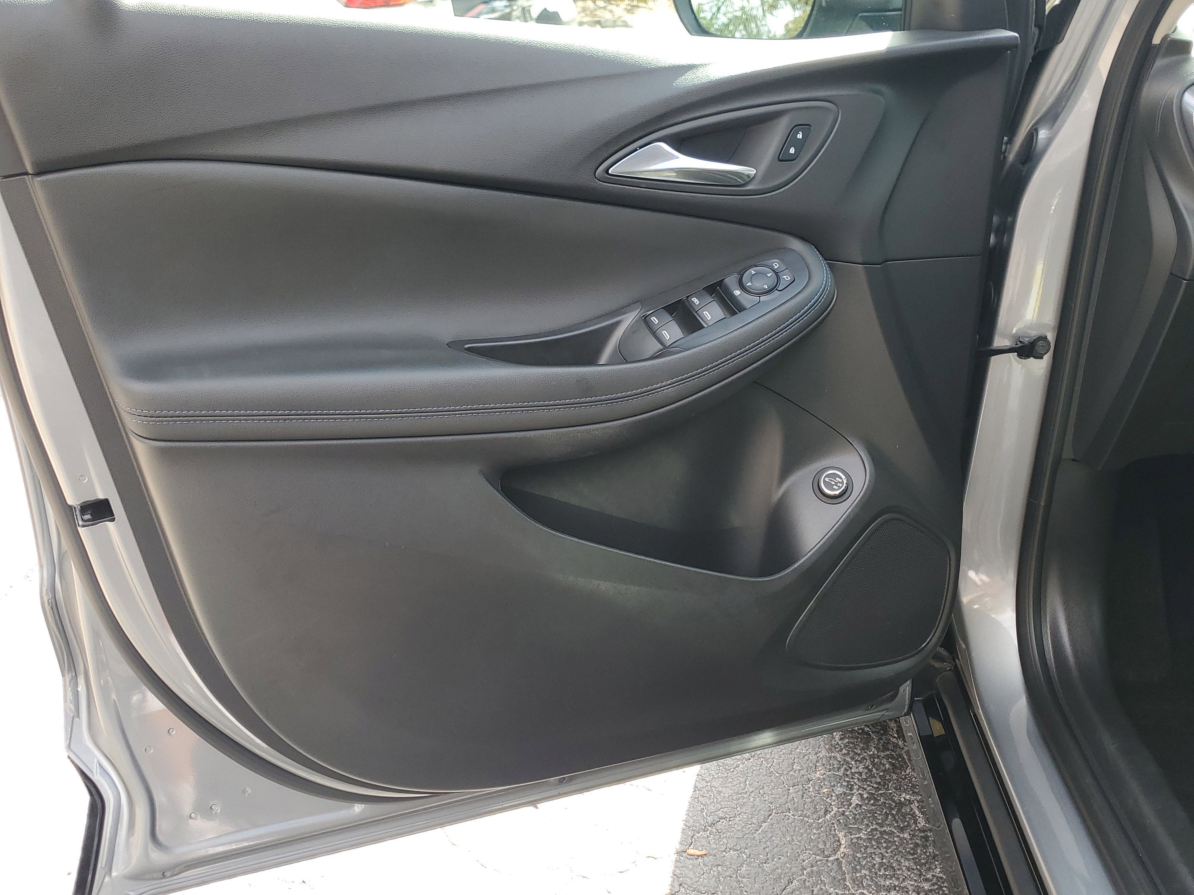 Used 2025 Buick Encore GX Sport Touring w/ Advanced Technology Package image 17