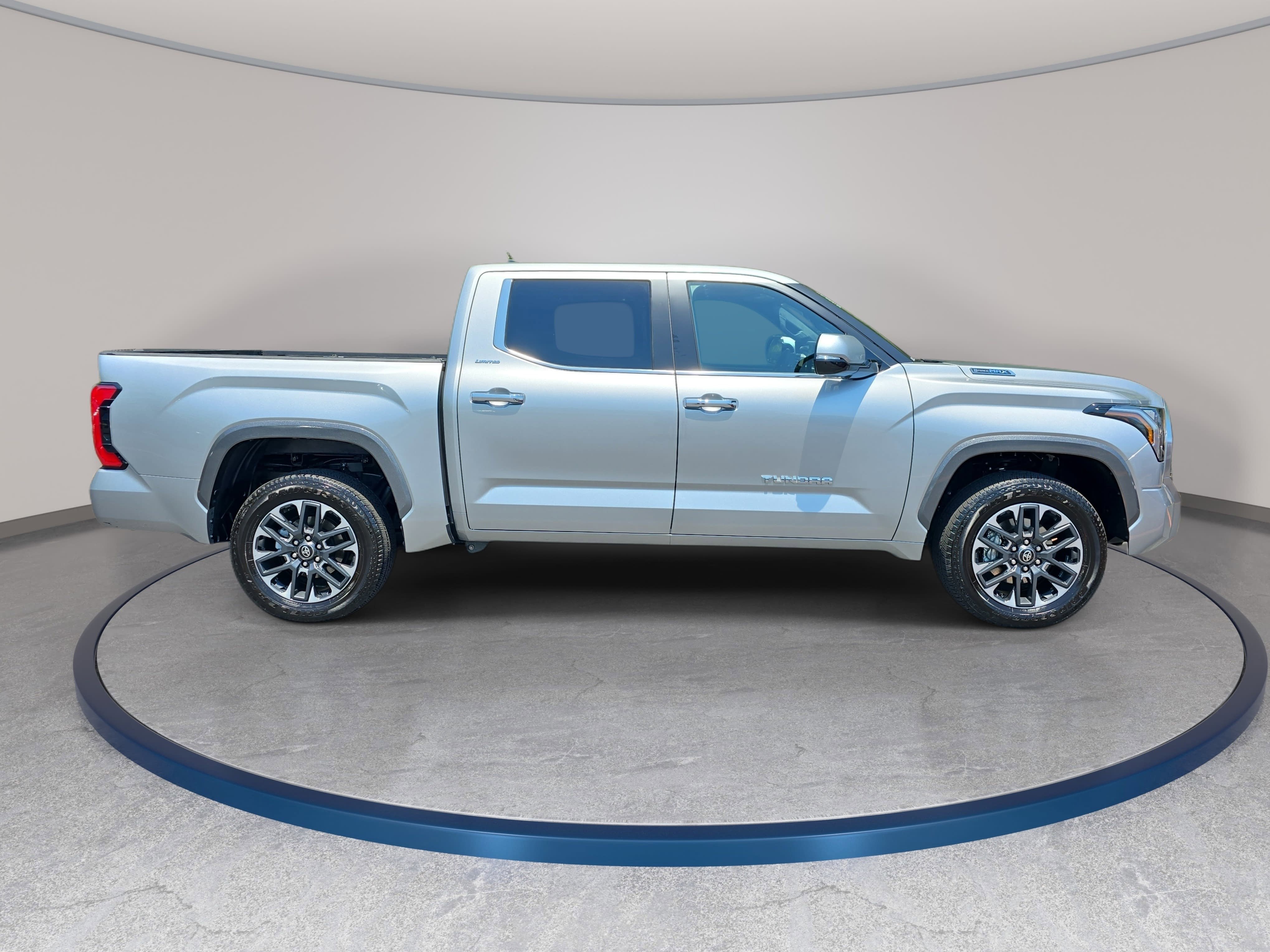 Used 2025 Toyota Tundra Limited AWD/4WD image 4