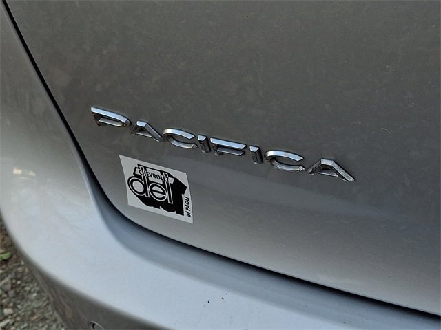 Used 2023 Chrysler Pacifica Touring-L image 29