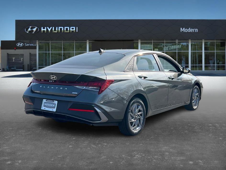 New 2026 Hyundai Elantra Blue image 3