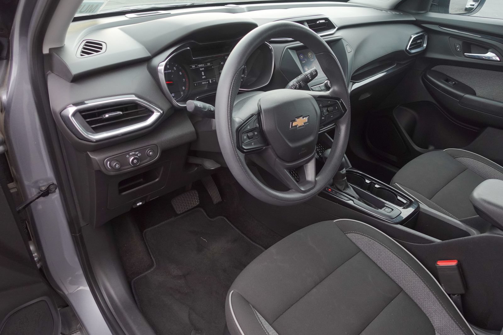 Used 2023 Chevrolet TrailBlazer LT FWD image 9