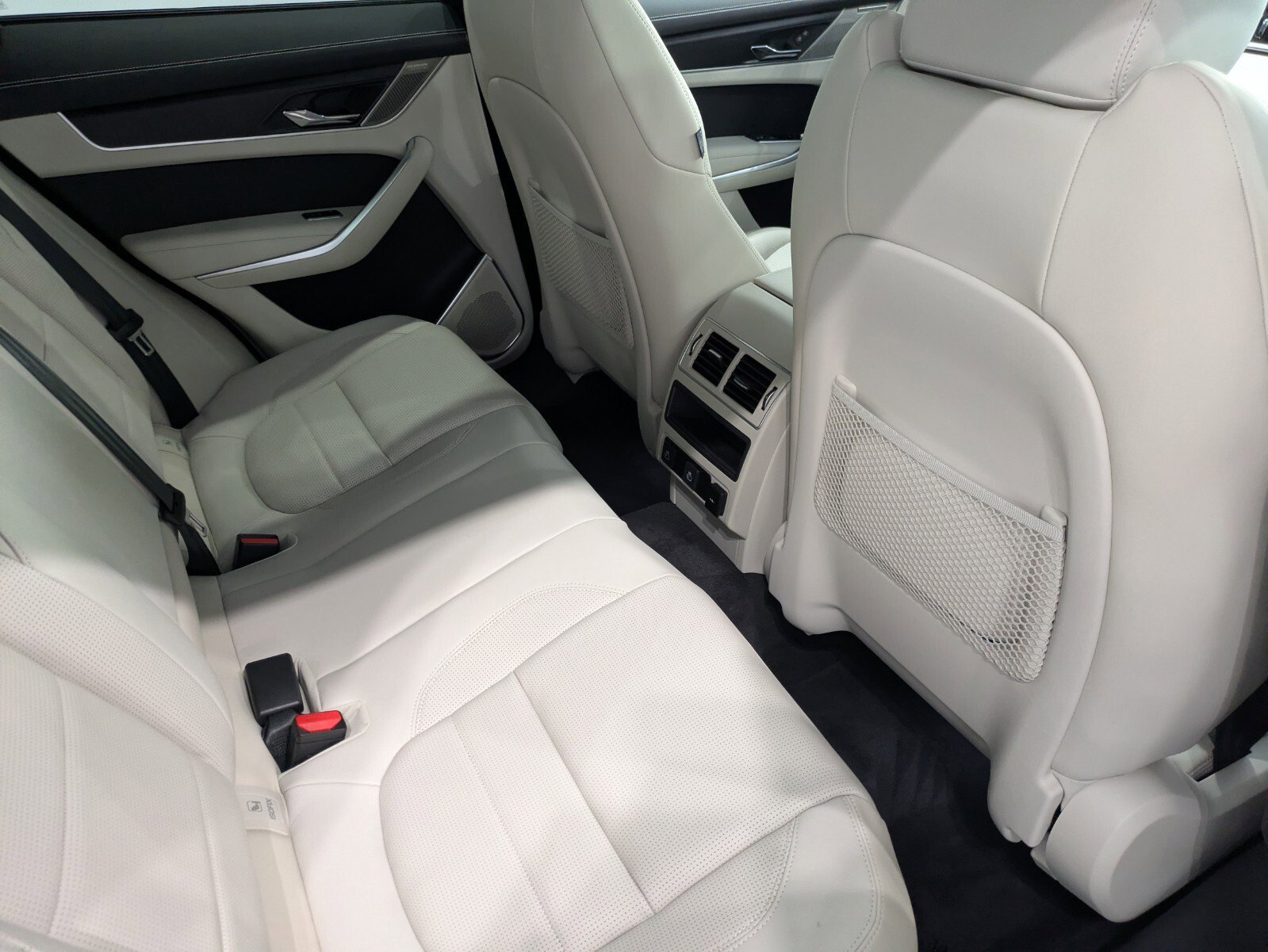 New 2026 Jaguar F-PACE R-Dynamic S image 22