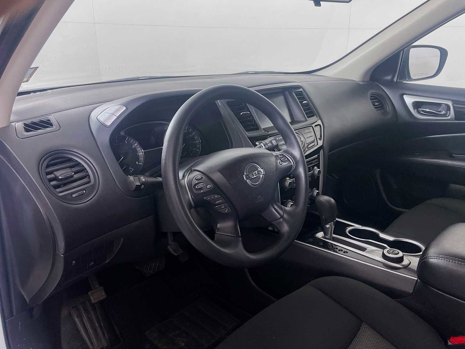 Used 2020 Nissan Pathfinder S image 7