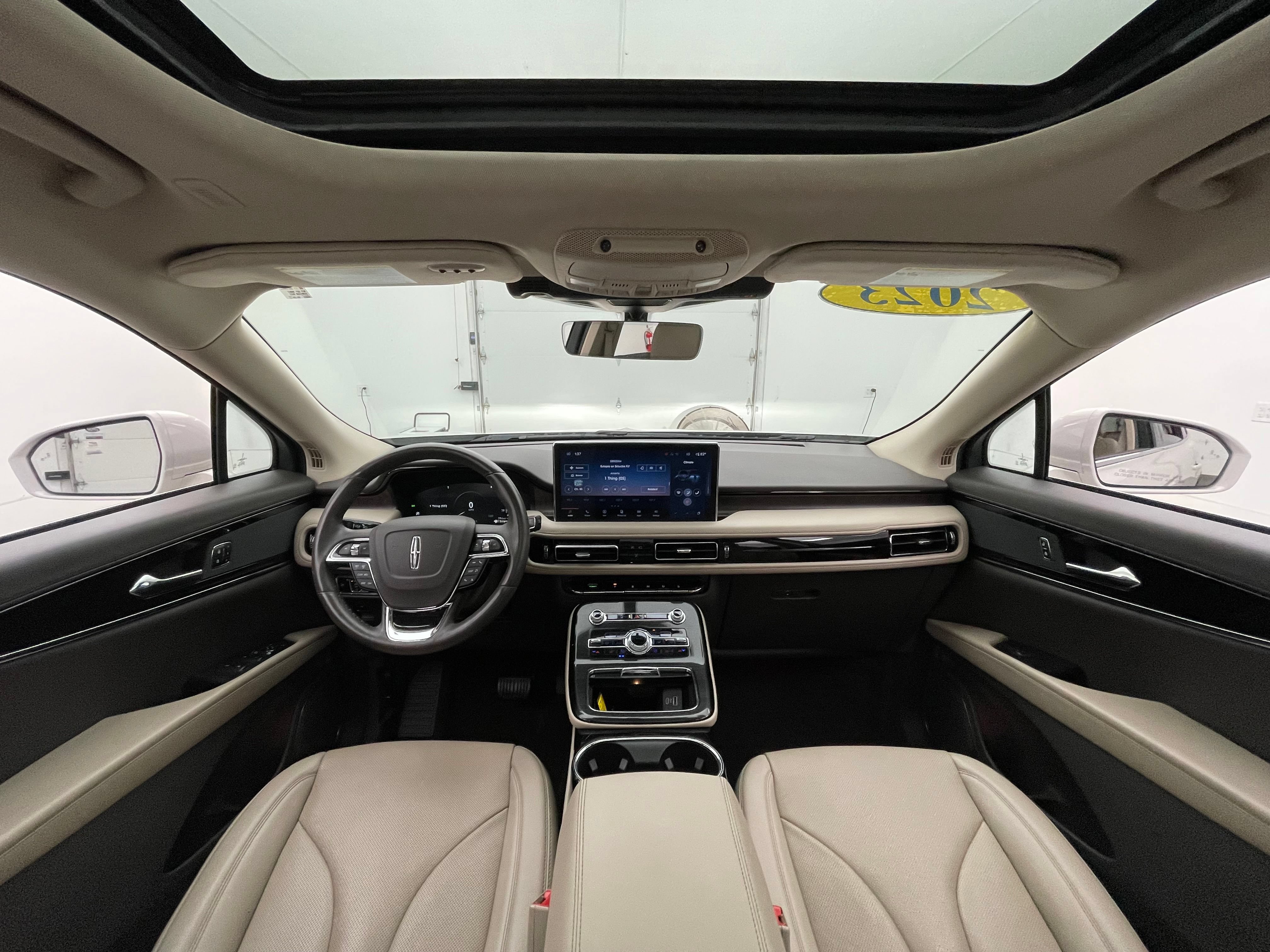 Used 2023 Lincoln Nautilus Reserve AWD/4WD image 3