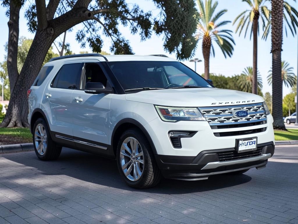Used 2018 Ford Explorer XLT w/ Equipment Group 201A FWD image 3