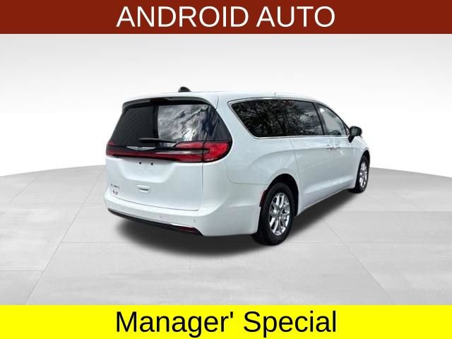Used 2023 Chrysler Pacifica Touring FWD image 7