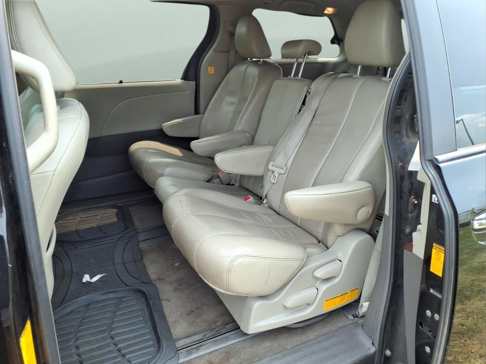 Used 2013 Toyota Sienna XLE FWD image 16