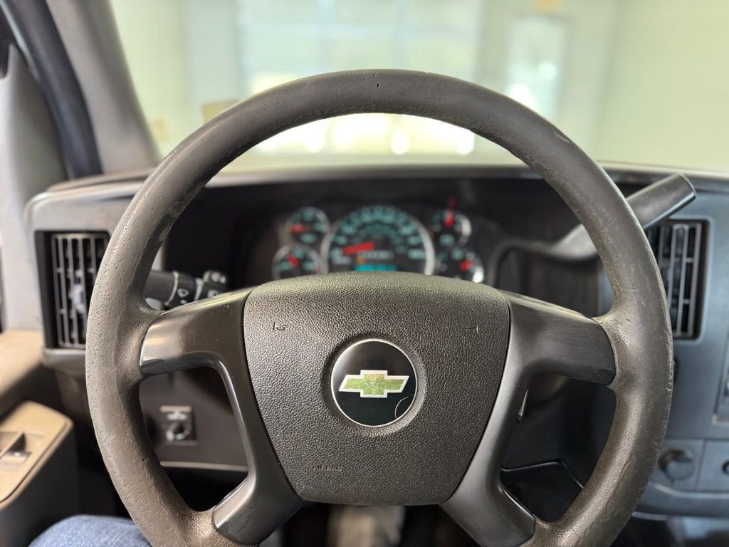 Used 2015 Chevrolet Express 2500 image 8