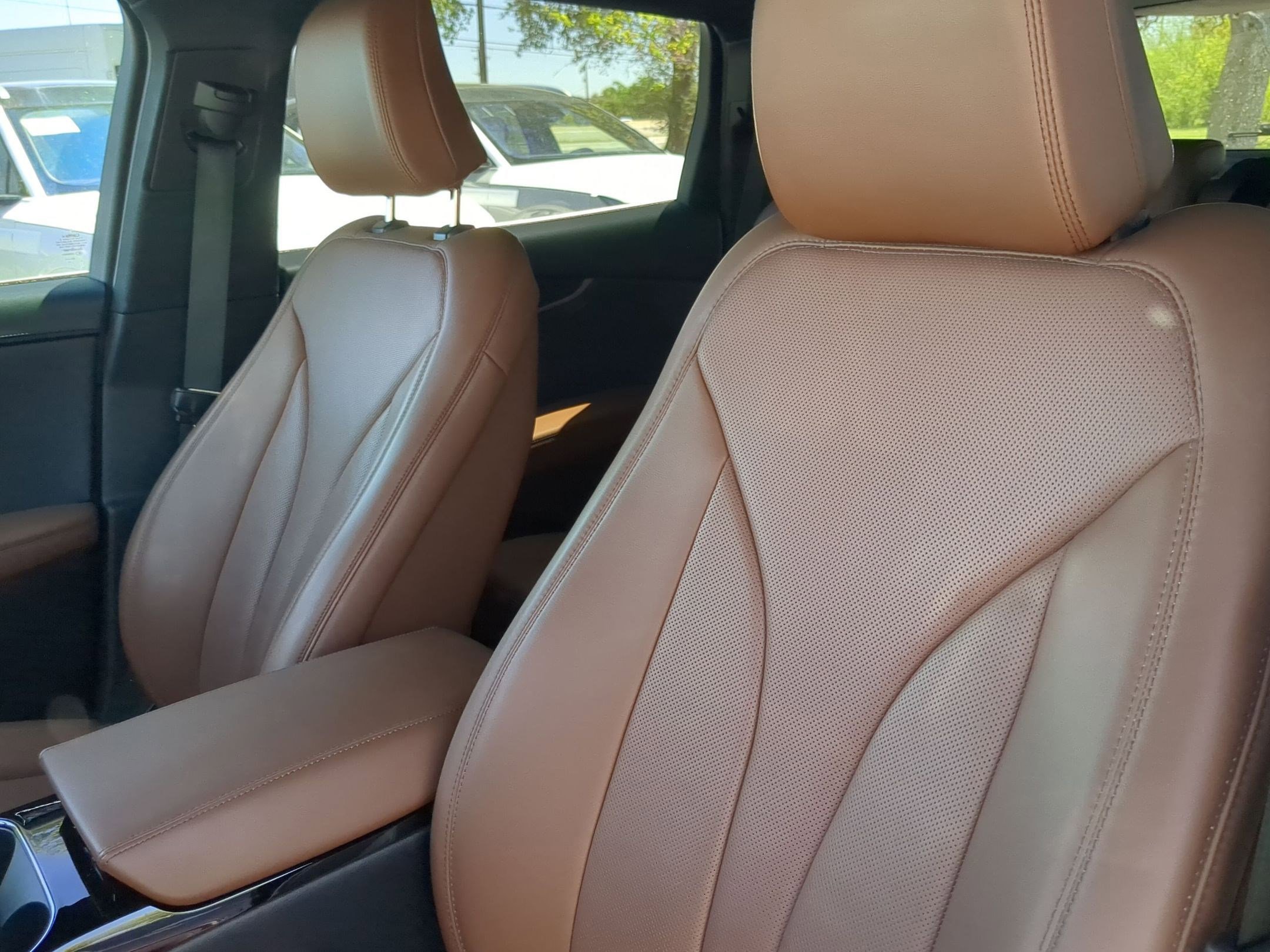 Used 2023 Lincoln Nautilus Reserve image 11
