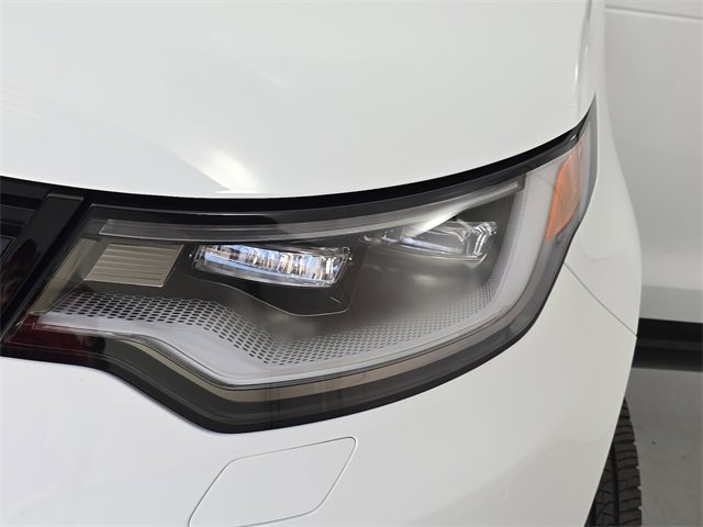 Certified 2025 Land Rover Discovery Dynamic SE image 32