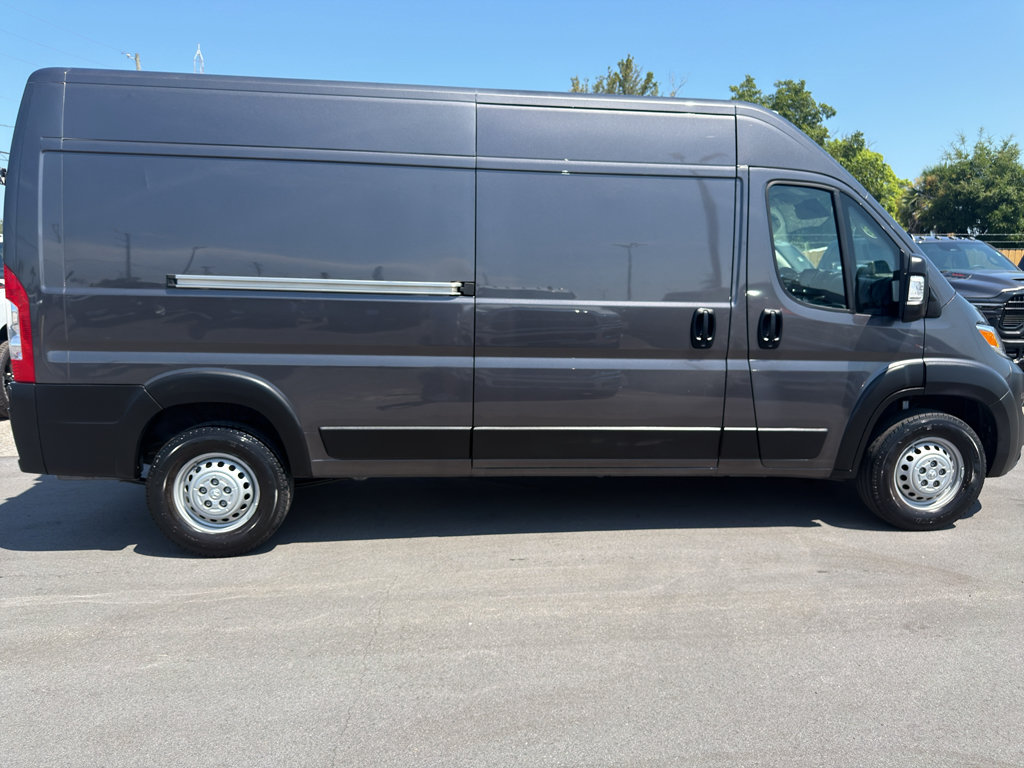 Used 2024 RAM ProMaster 2500 w/ Convenience Group FWD image 3