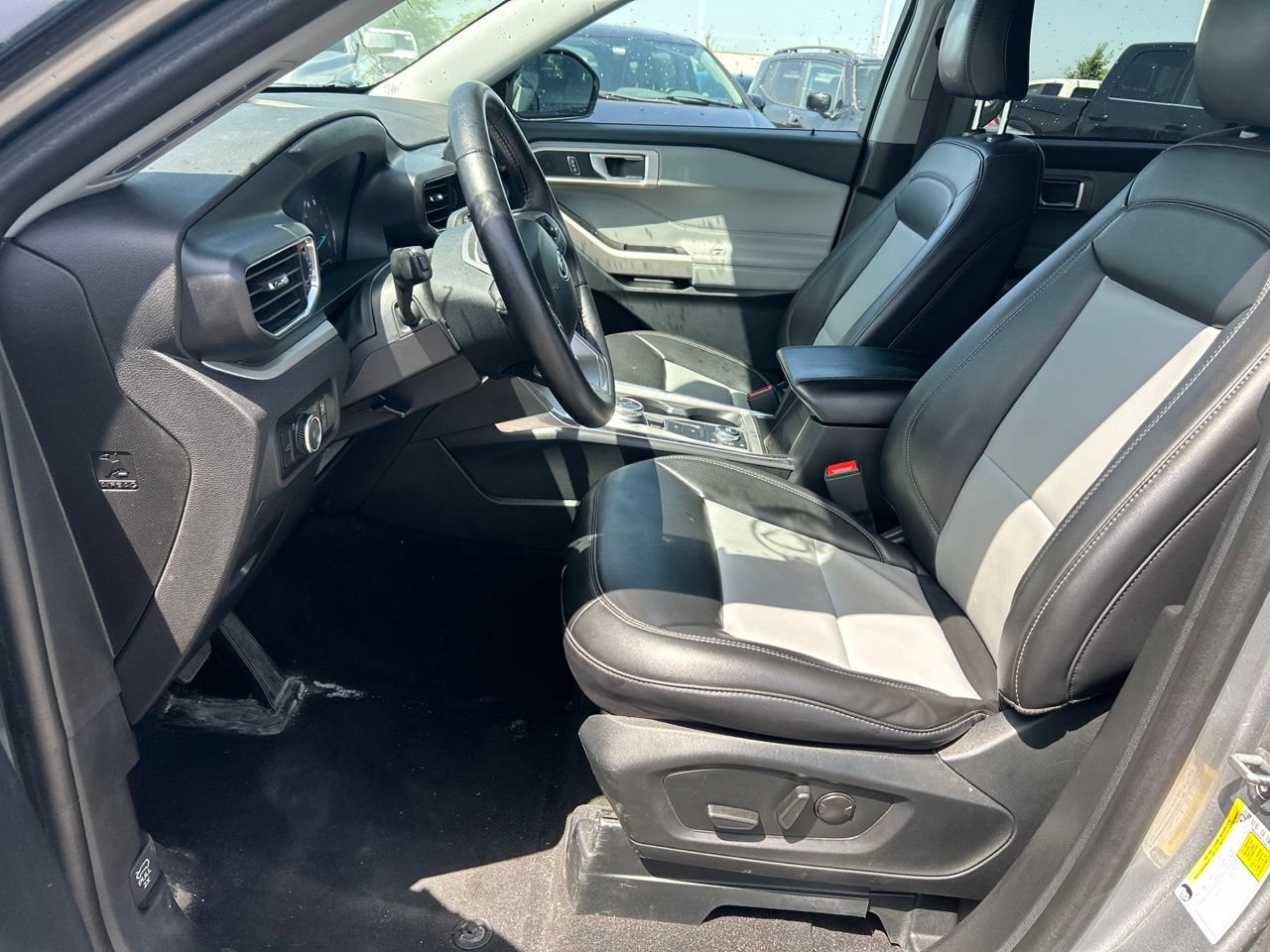 Used 2024 Ford Explorer XLT w/ XLT Sport Appearance Package AWD/4WD image 11