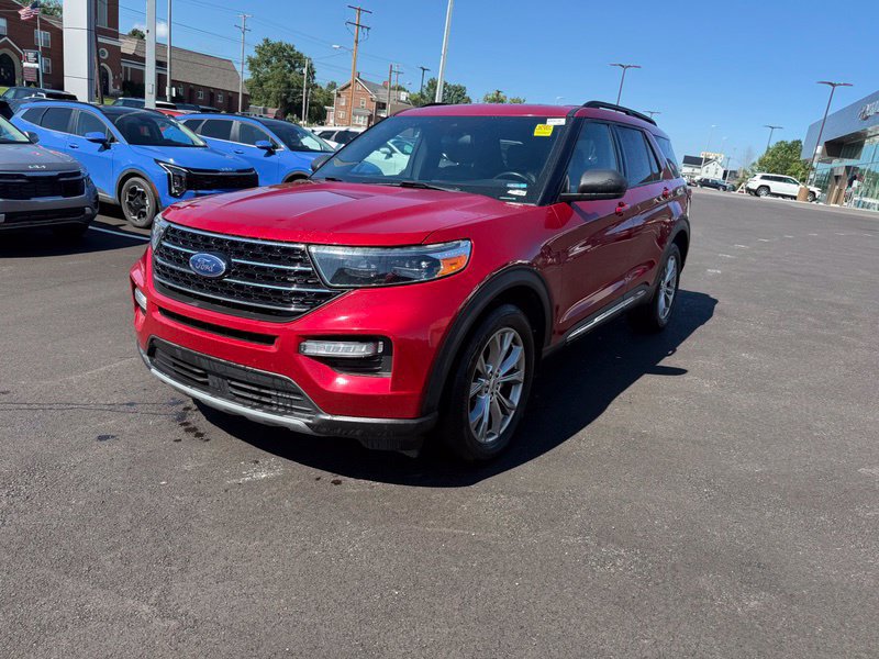 Used 2020 Ford Explorer XLT w/ Equipment Group 202A AWD/4WD image 3