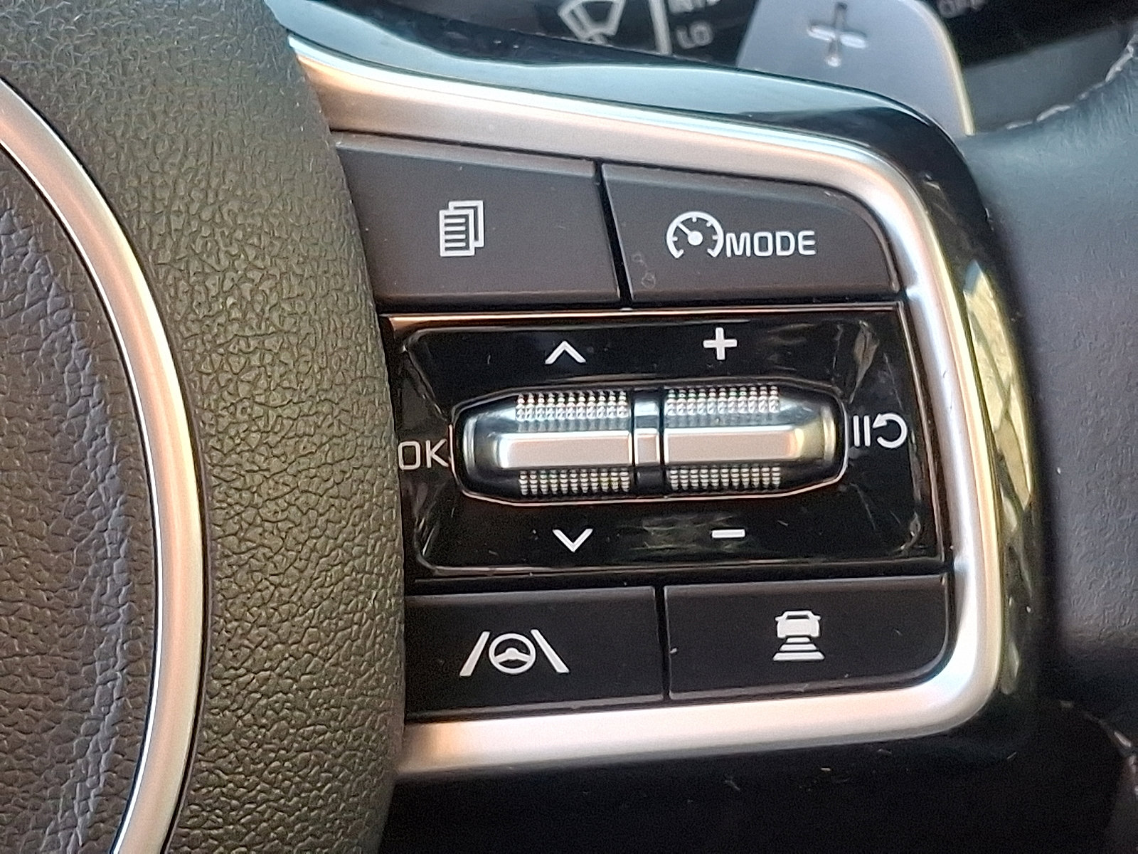 Certified 2022 Kia Sorento EX w/ Panoramic Sunroof Package image 23