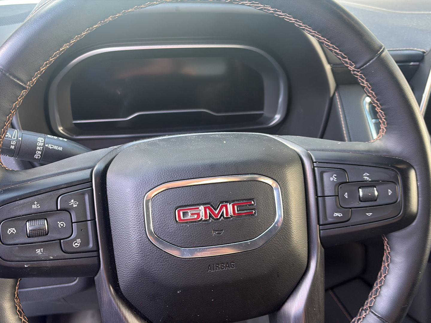 Used 2023 GMC Yukon XL AT4 w/ AT4 Premium Package AWD/4WD image 13